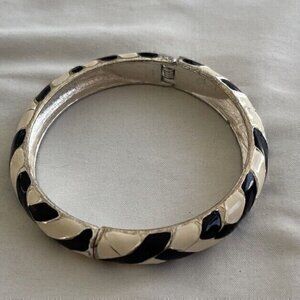 Vintage Hinged Black and White Striped Across Enamel Bracelet Tone